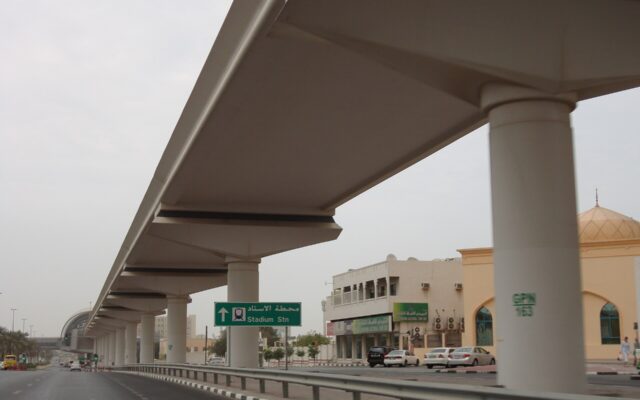 Photo illustrating: Dubai Metro Red Line vs Green Line: Interchanges, Timings and Crowded Stations Guide