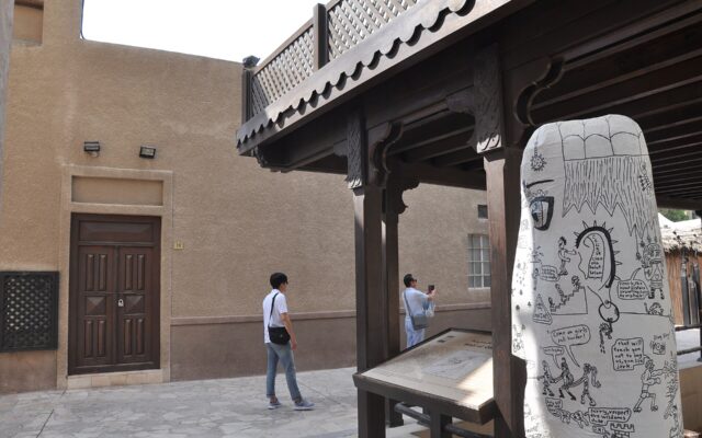 Photo illustrating: Gold Investing in Dubai: Coins, Bars and Gold Souk Buying Checks
