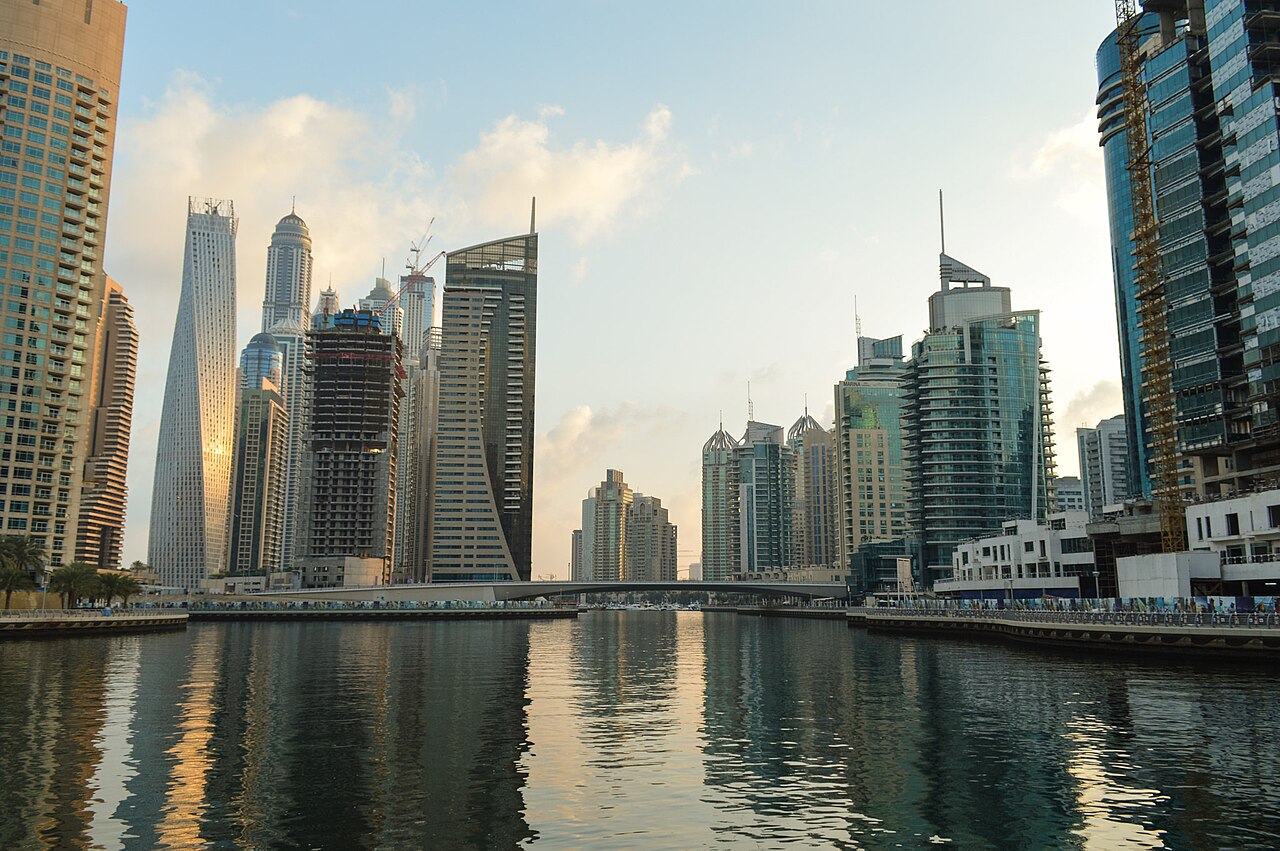 Photo illustrating: How to Negotiate Salary in the UAE: Total Package, Allowances and Gratuity Impact