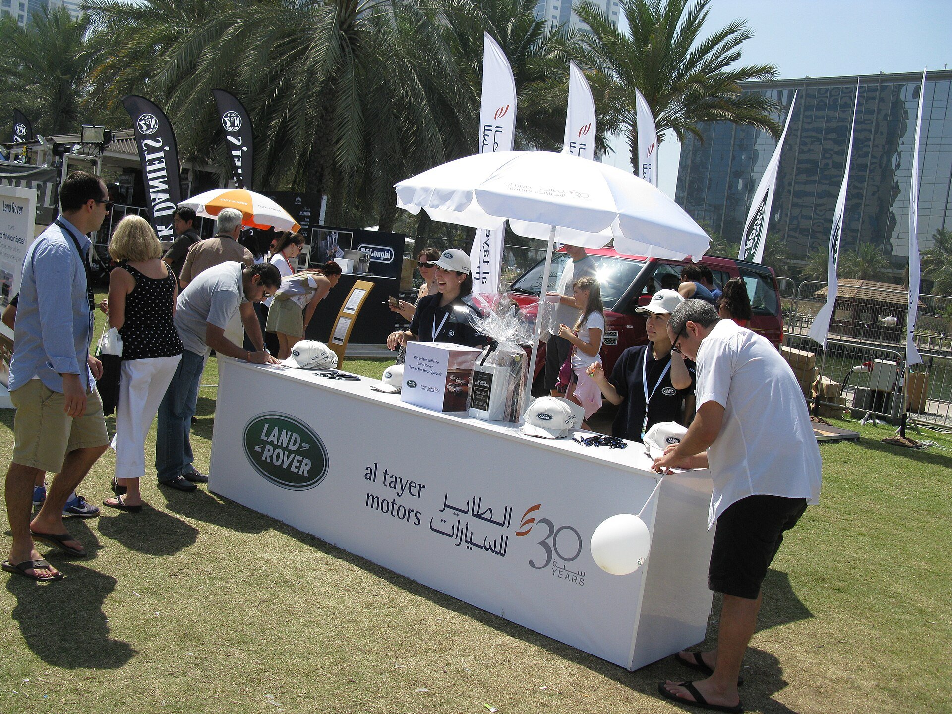Taste of Dubai has earned its position as the greatest and one of the most famous restaurant, food and drink festivals. This year and for the 3rd time, Land Rover and Al Tayer Moto