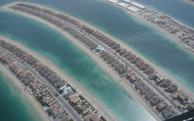 Photo illustrating: RTA Dubai App vs S'hail: Which One to Use for Parking, Nol Top-Ups and Journey Planning