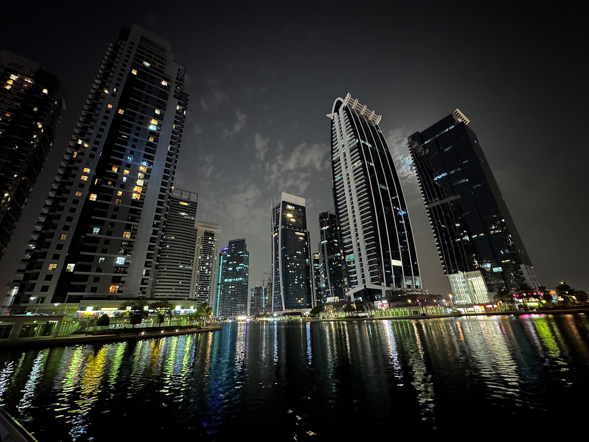 Photo illustrating: ten questions to ask before renting in dubai