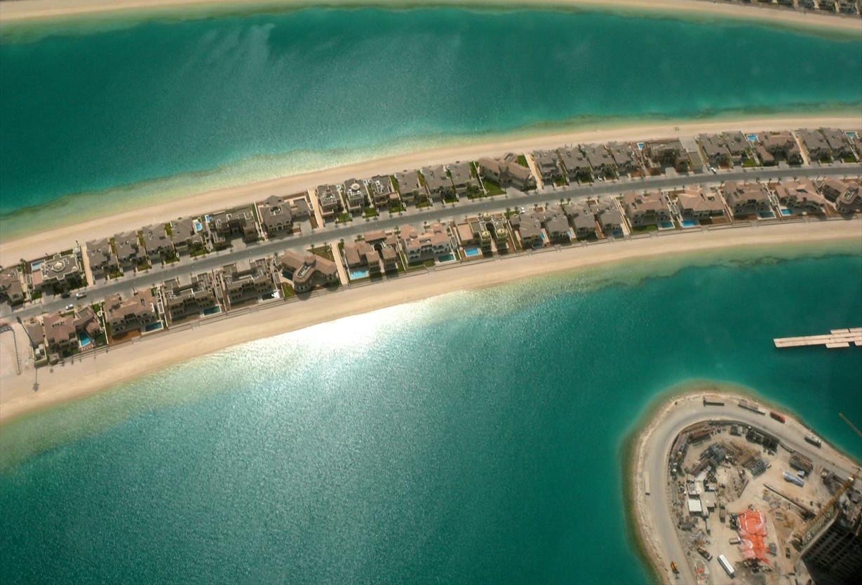 Photo illustrating: What to Check Before Paying a Visa Agent in Dubai: Licence, Receipts and Refunds